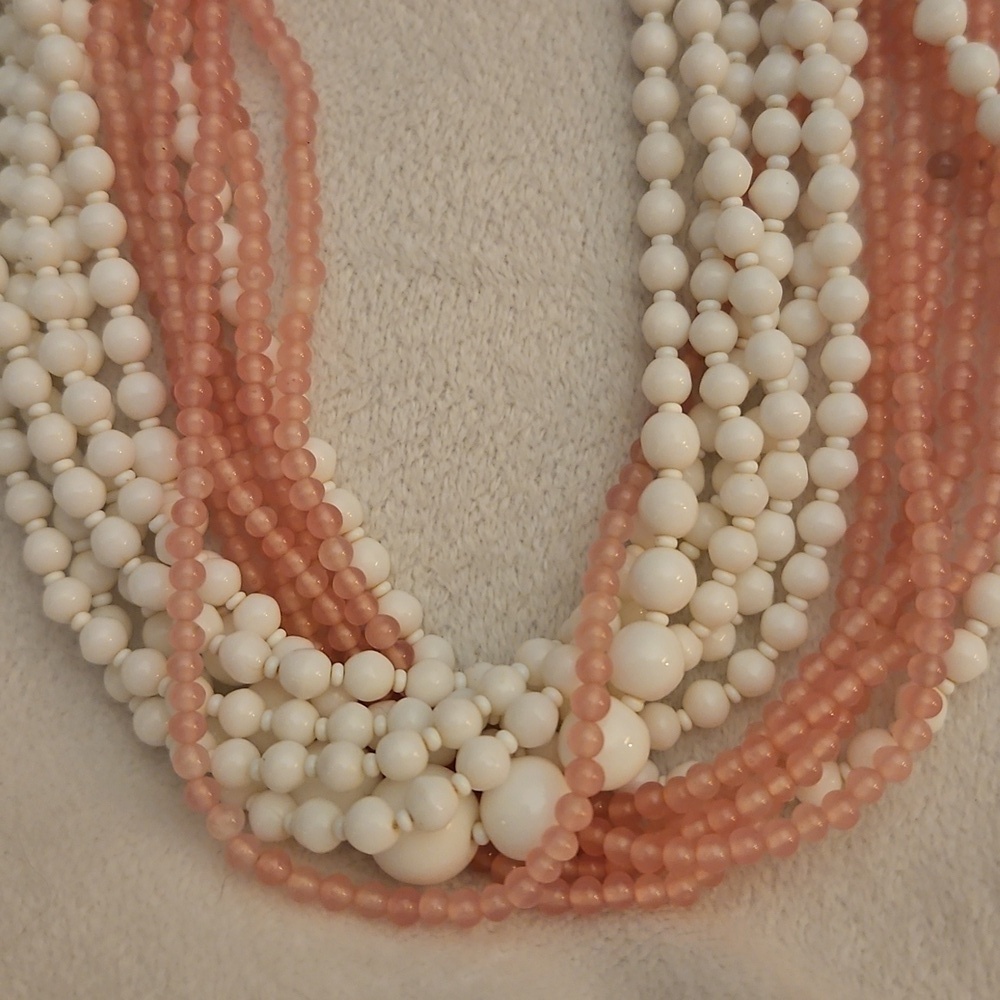 Vintage 1950s Multi-Strand Candy Pink and White Milk Glass Beaded Necklace - Picture 4 of 12